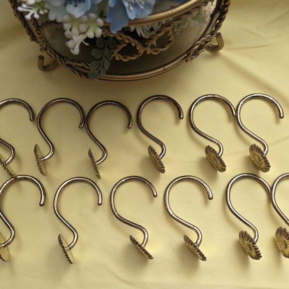 Source Unknown Gold Sunflower Curtain Hooks - Picture 2 of 3